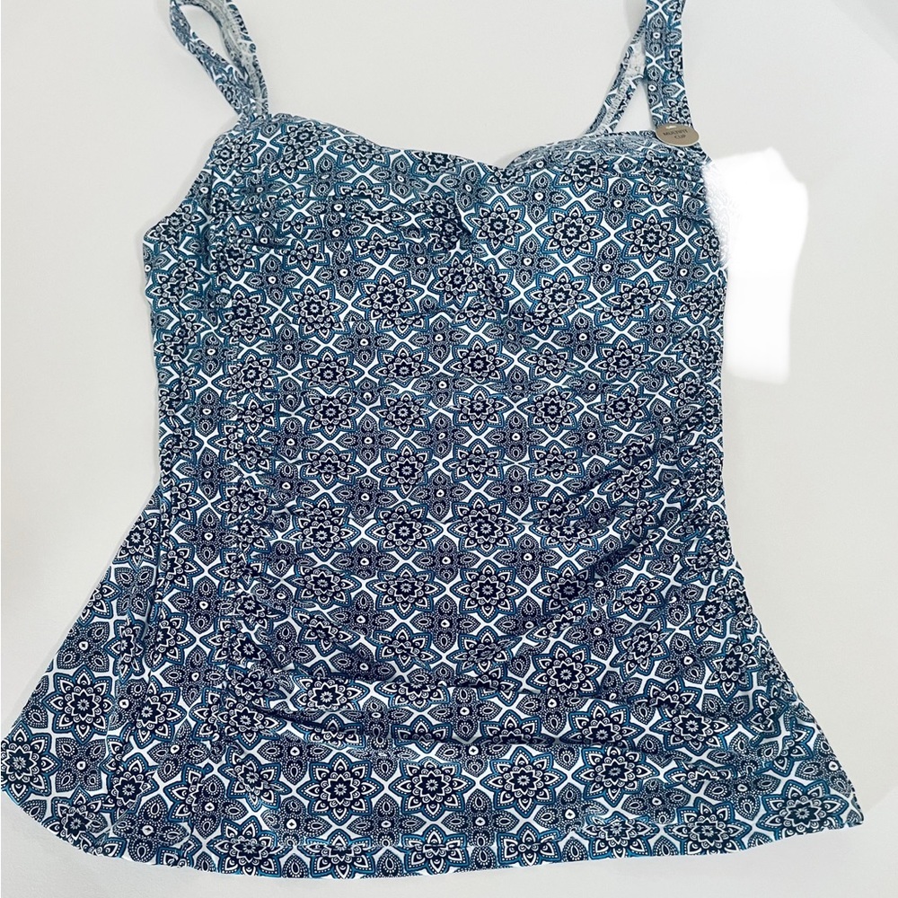 Ladies Nip Tuck Multi Fit Tankini Top Size 6 NWT